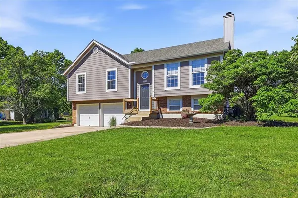19610 Rosewood DR, Stilwell, KS 66085