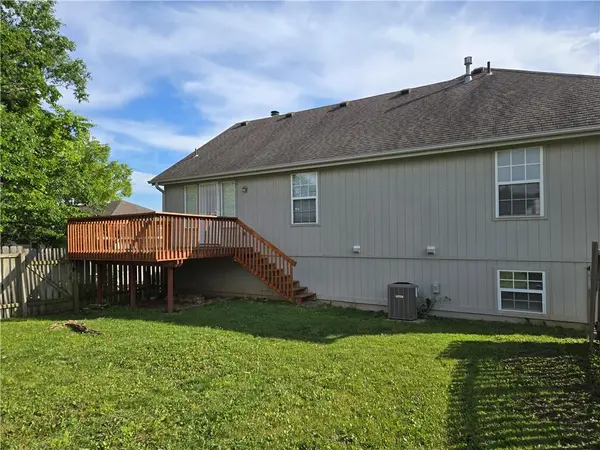 2128 SW British DR, Lee's Summit, MO 64081