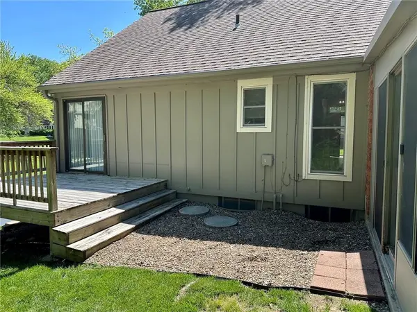 12802 W 101st ST, Lenexa, KS 66215