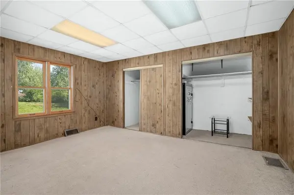 922 S 15th ST, St Joseph, MO 64503