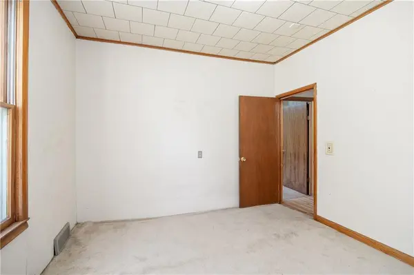 922 S 15th ST, St Joseph, MO 64503