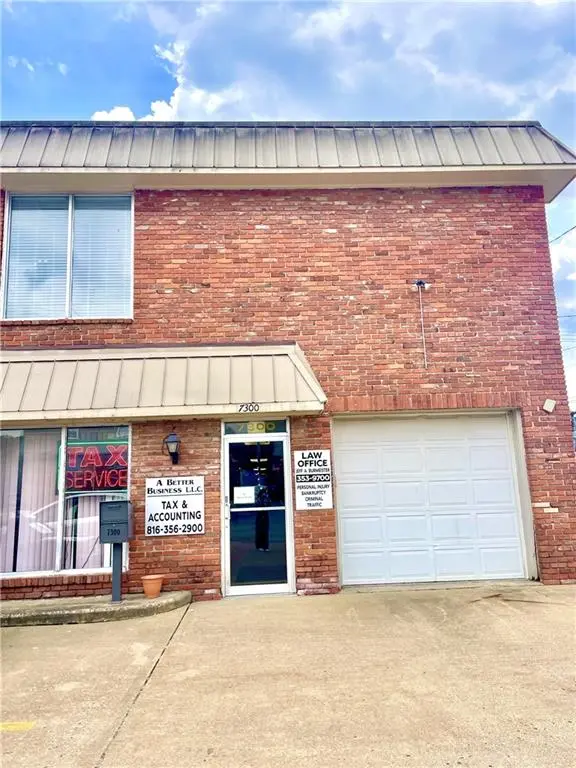 7300-E/F Raytown RD, Raytown, MO 64133