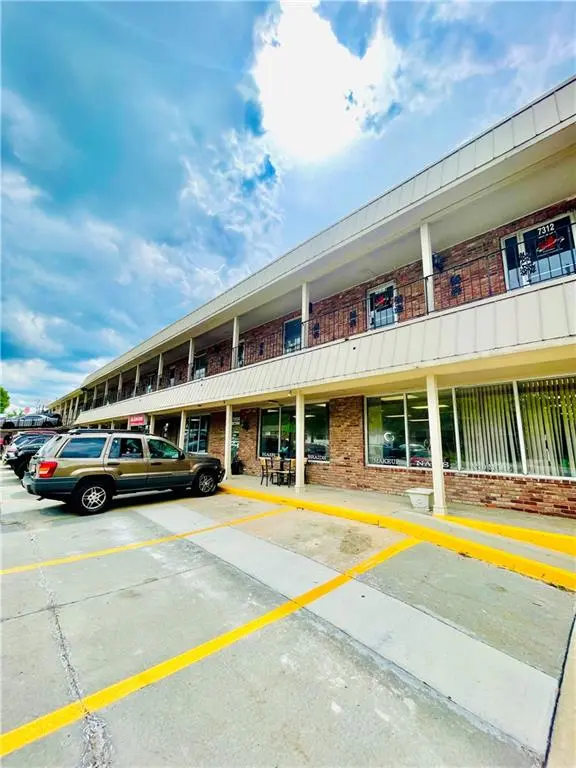 7312-D, D1, E Raytown RD, Raytown, MO 64133