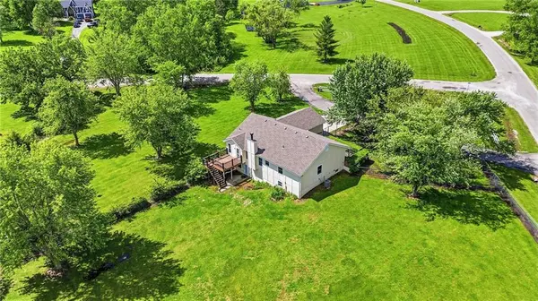 10604 E 240th ST, Peculiar, MO 64078