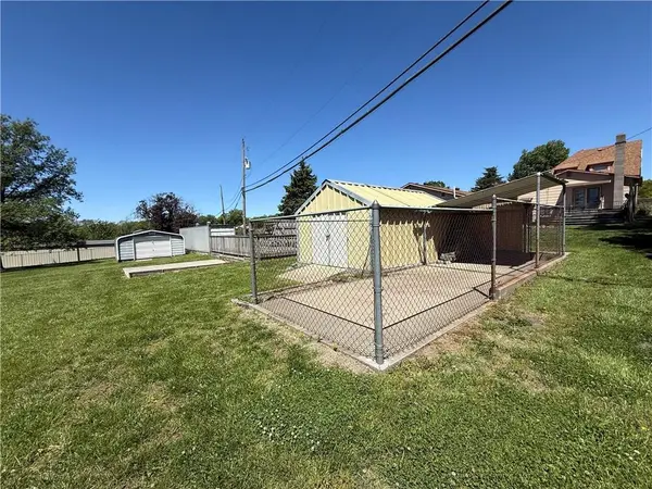 717 Iowa ST, Hiawatha, KS 66434