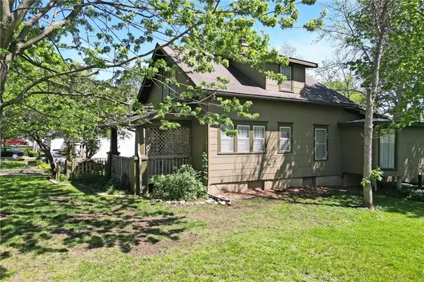 301 W Washington ST, Harrisonville, MO 64701