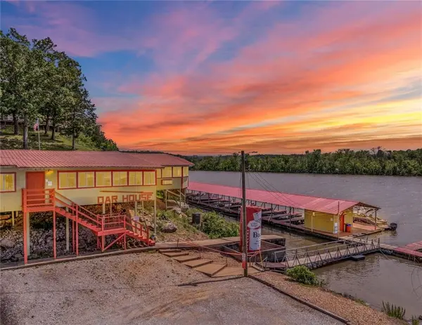 25842 Old Oar House RD, Warsaw, MO 65355