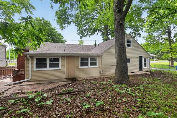 701 W Jones ST, Independence, MO 64052