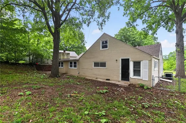701 W Jones ST, Independence, MO 64052