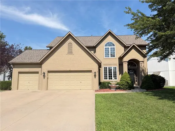 304 NE Hidden Valley WAY, Lee's Summit, MO 64064