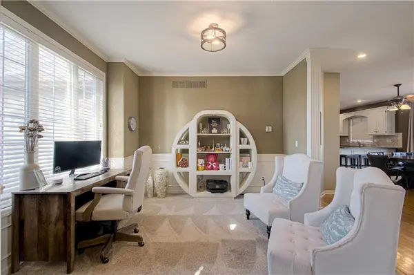 304 NE Hidden Valley WAY, Lee's Summit, MO 64064