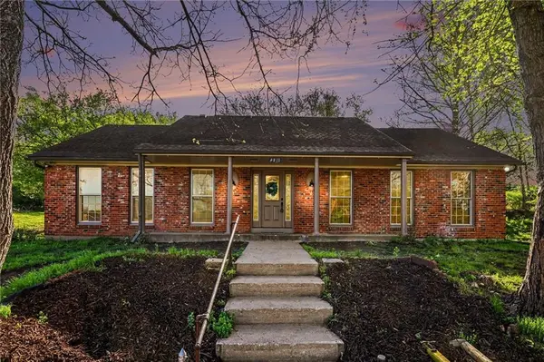 4811 Waukomis DR, Kansas City, MO 64151