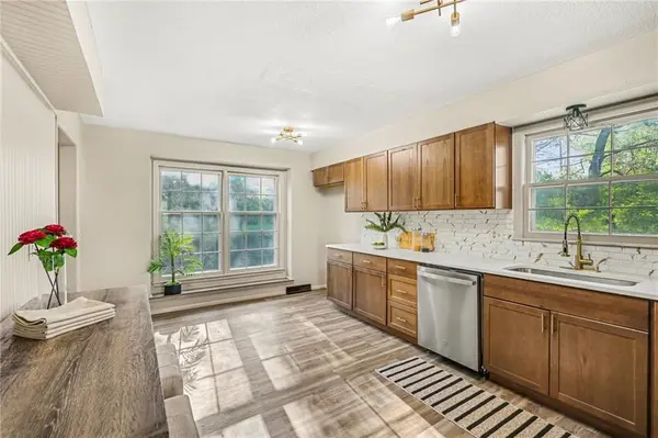 4811 Waukomis DR, Kansas City, MO 64151