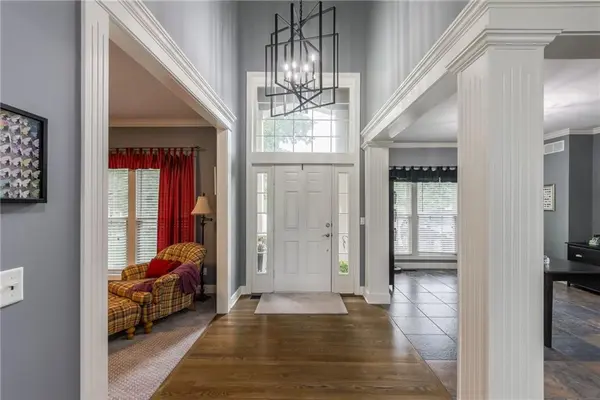 9623 N Crescent CT, Kansas City, MO 64157
