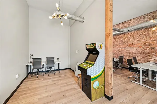 108 S Bridge ST, Smithville, MO 64089