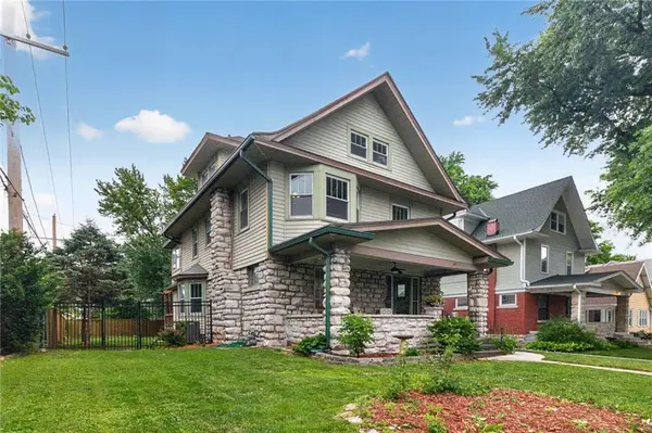 907 W 32nd ST, Kansas City, MO 64111