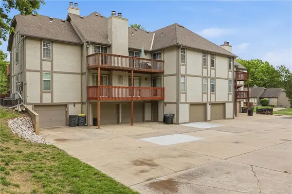 1305 NW Village DR #C, Blue Springs, MO 64015