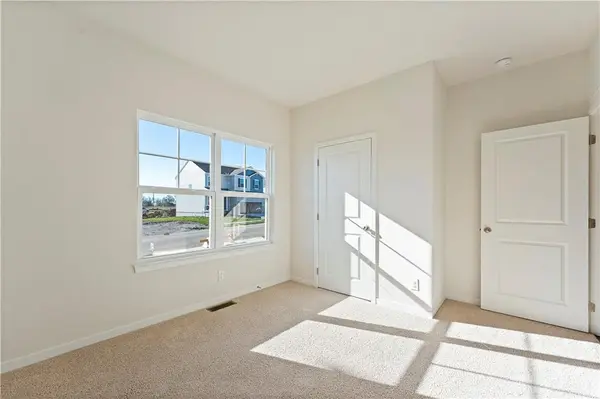 19691 W 201st ST, Spring Hill, KS 66083