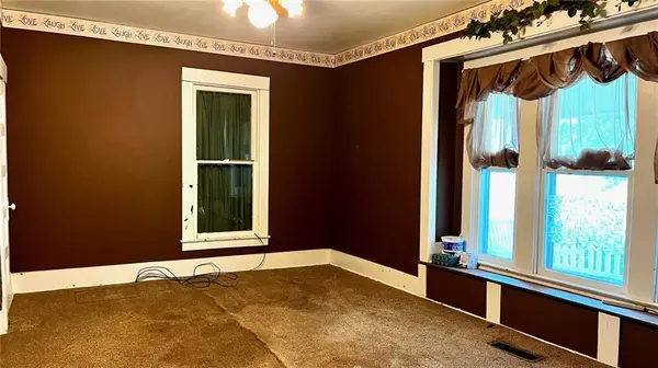 124 N Locust ST, Ottawa, KS 66067
