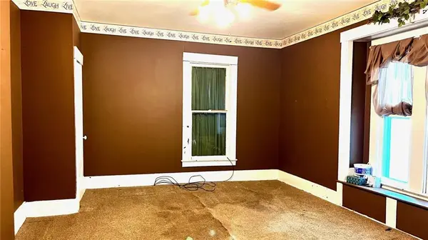 124 N Locust ST, Ottawa, KS 66067