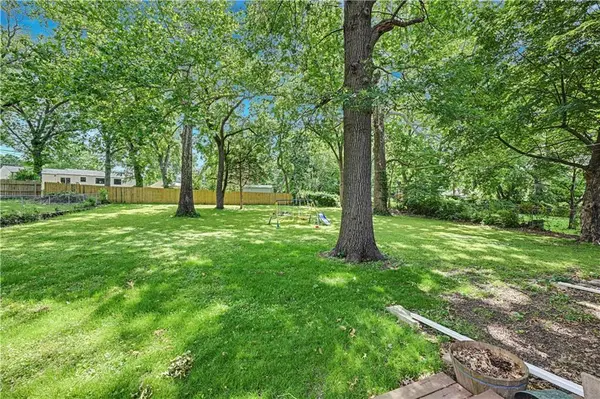 9715 Holmes RD, Kansas City, MO 64131