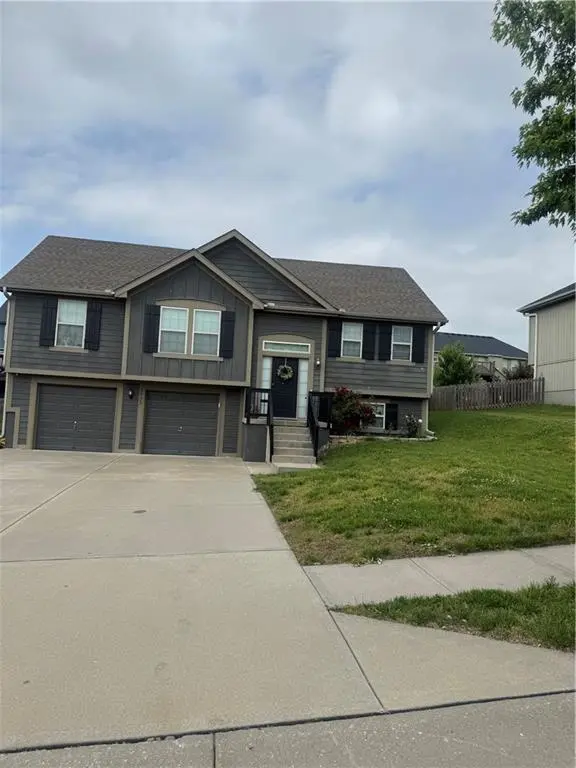 8932 NE 116th PL, Kansas City, MO 64157