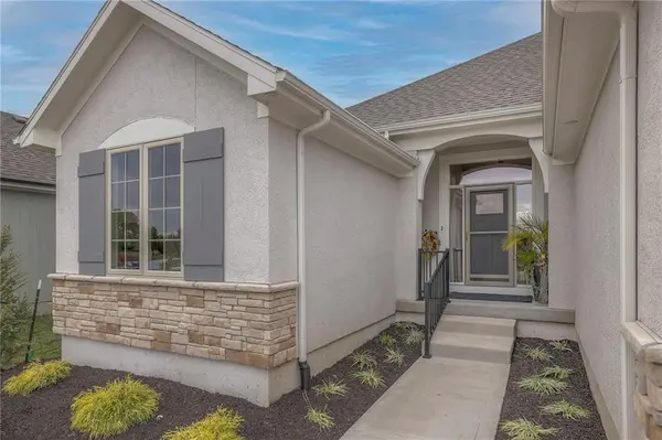 13829 Westgate ST, Overland Park, KS 66221