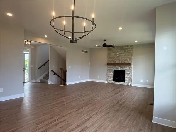 31428 W 85th TER, De Soto, KS 66018