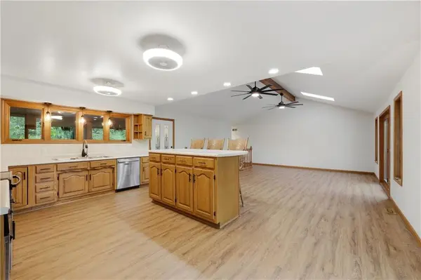 875 Kendall RD, Peculiar, MO 64078