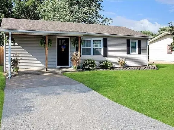 726 W Broadway ST, Higginsville, MO 64037