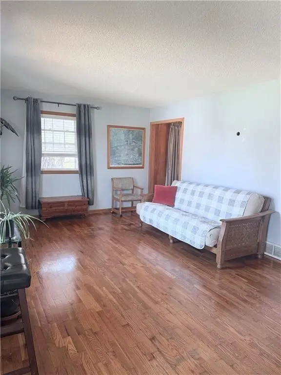 2520 Westminister LN, St Joseph, MO 64503
