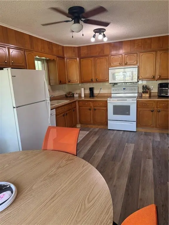 2520 Westminister LN, St Joseph, MO 64503