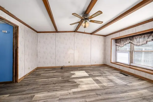 124 Gould ST, Tonganoxie, KS 66086