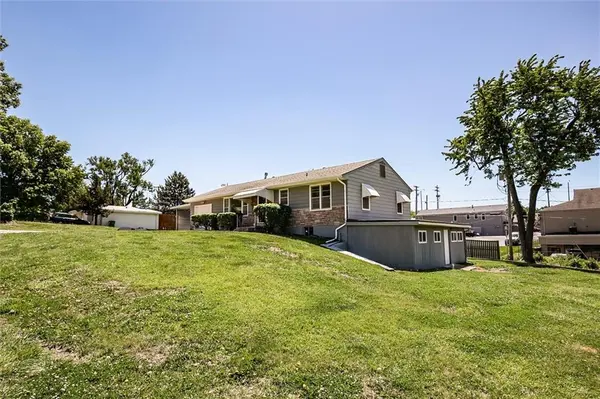 107 NE 72 nd TER, Gladstone, MO 64118