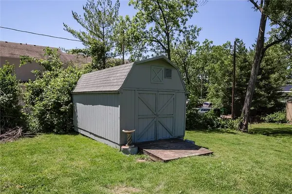 107 NE 72 nd TER, Gladstone, MO 64118