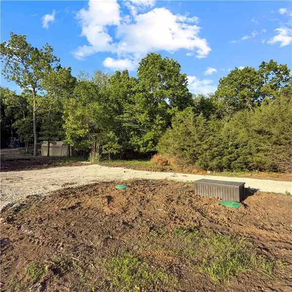 109 Holiday DR, Linn Valley, KS 66040