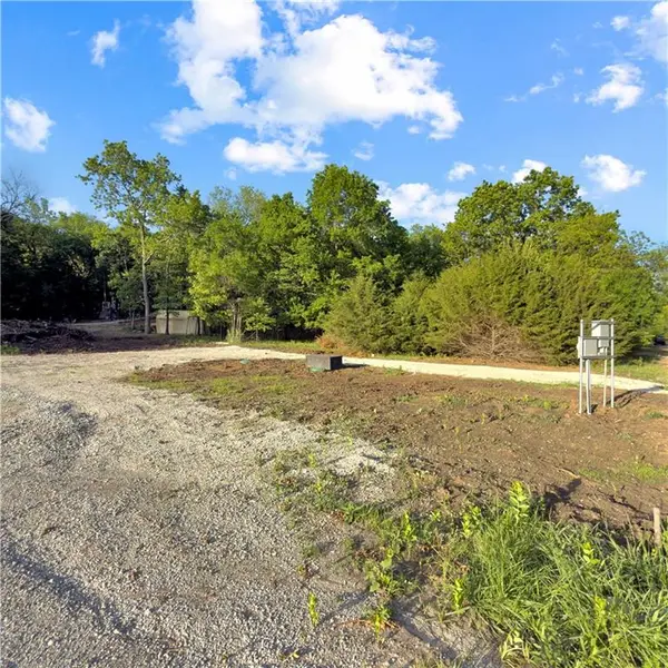 109 Holiday DR, Linn Valley, KS 66040