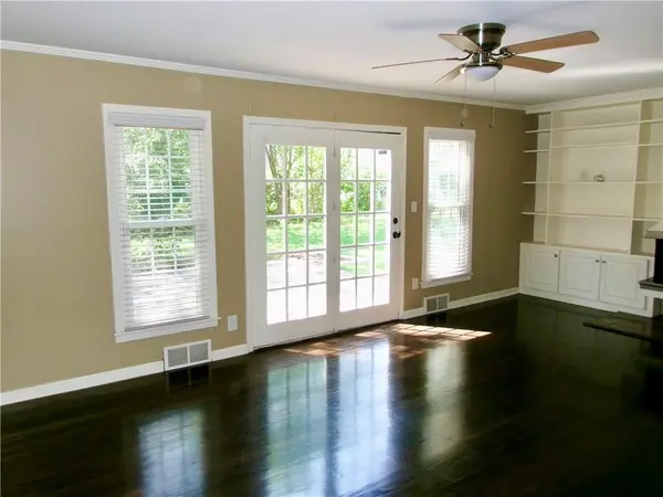 8308 State Line RD, Leawood, KS 66206
