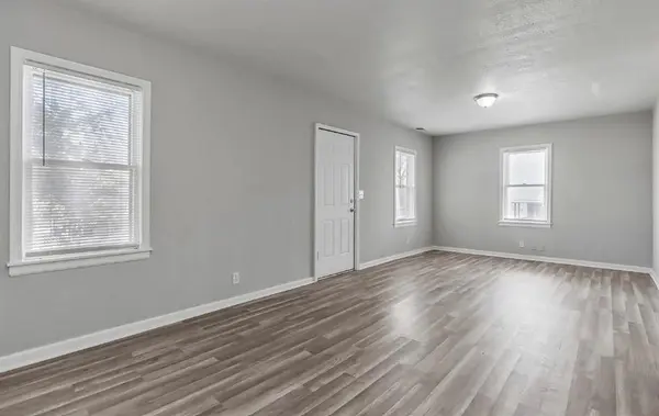 1831 E 81st ST, Kansas City, MO 64132