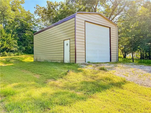 262 W Sugar Lake DR, Mound City, KS 66056