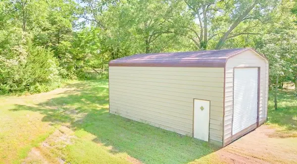 262 W Sugar Lake DR, Mound City, KS 66056