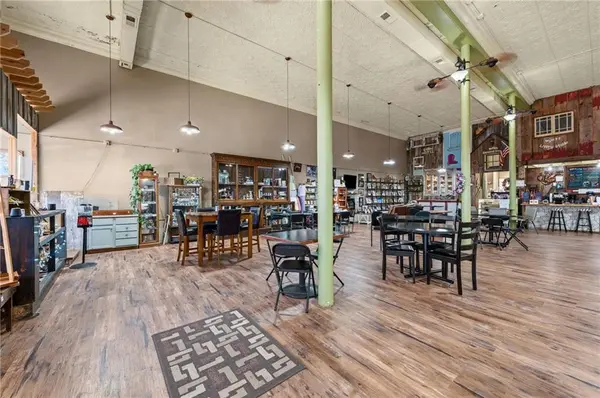 107 E 3rd ST, Cameron, MO 64429