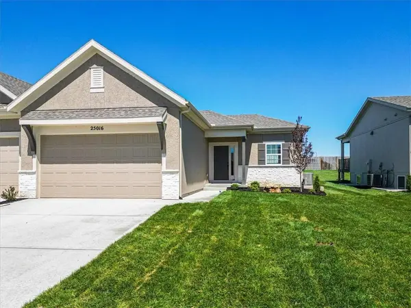 24948 W 94th PL, Lenexa, KS 66227