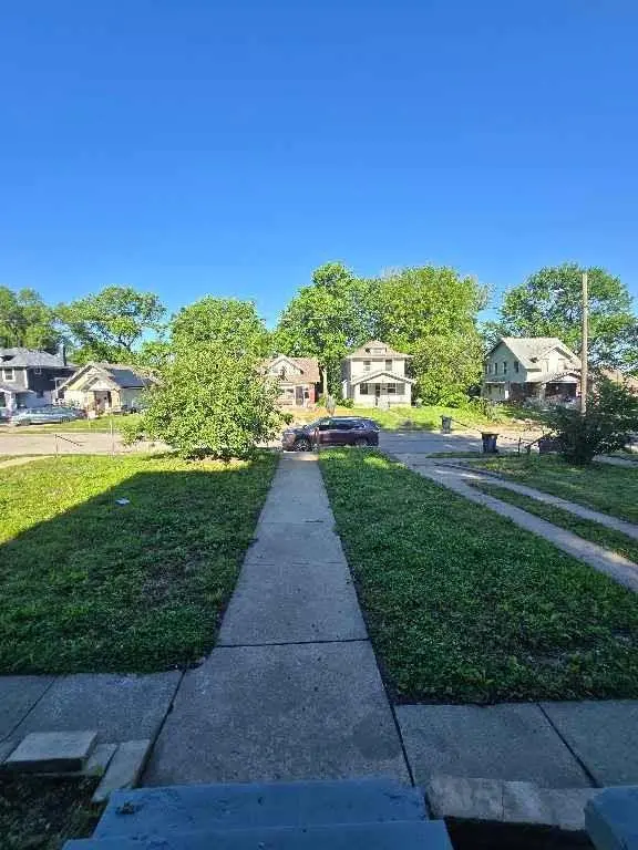 5611 Highland AVE, Kansas City, MO 64110