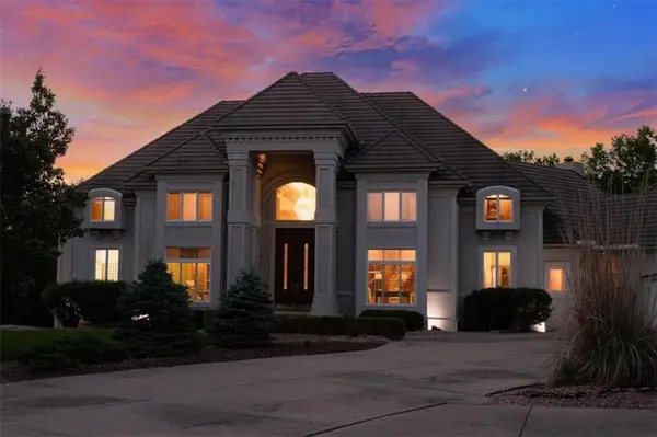 1601 NW Arrowhead TRL, Blue Springs, MO 64015