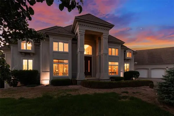 1601 NW Arrowhead TRL, Blue Springs, MO 64015