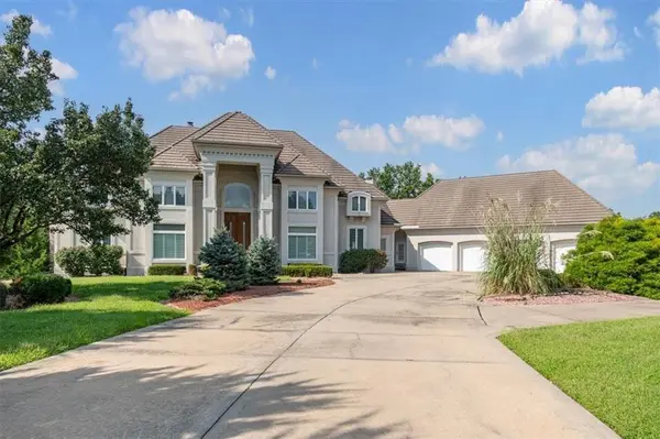 1601 NW Arrowhead TRL, Blue Springs, MO 64015