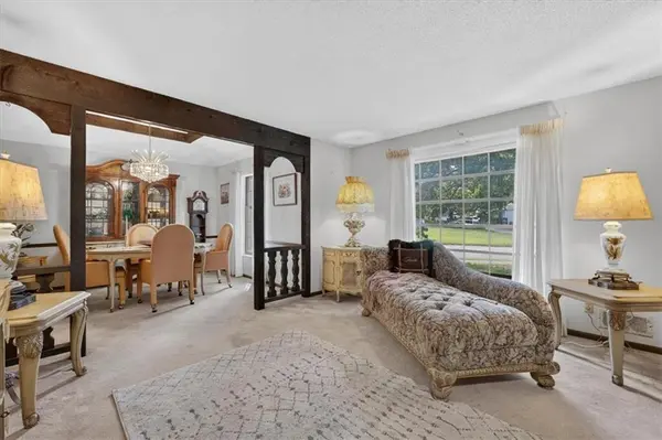 7401 E 127th ST, Grandview, MO 64030
