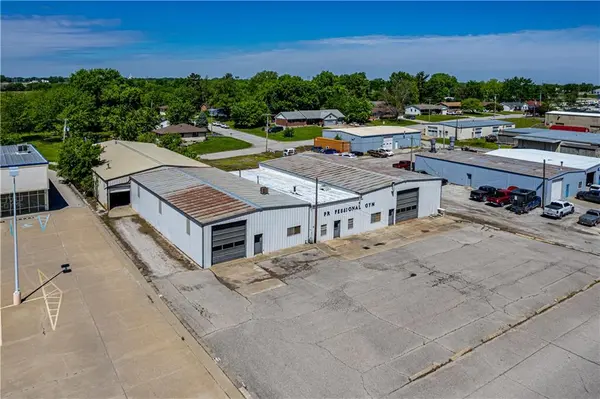 805 Cherokee DR, Marshall, MO 65340