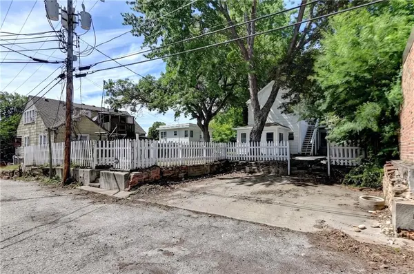 613 Chestnut ST, Leavenworth, KS 66048
